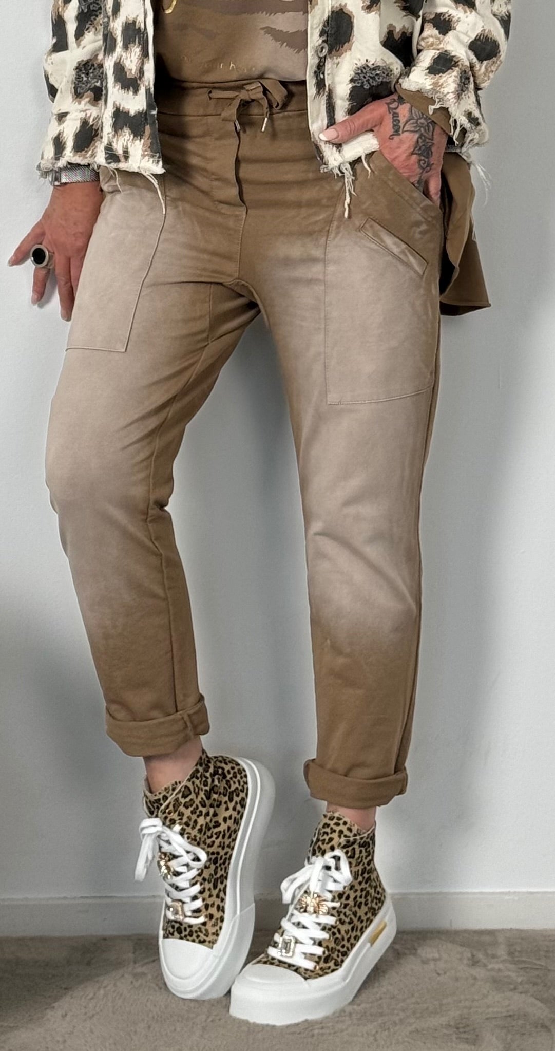 Sweatshirt pants with large patch pockets "Alva" - camel