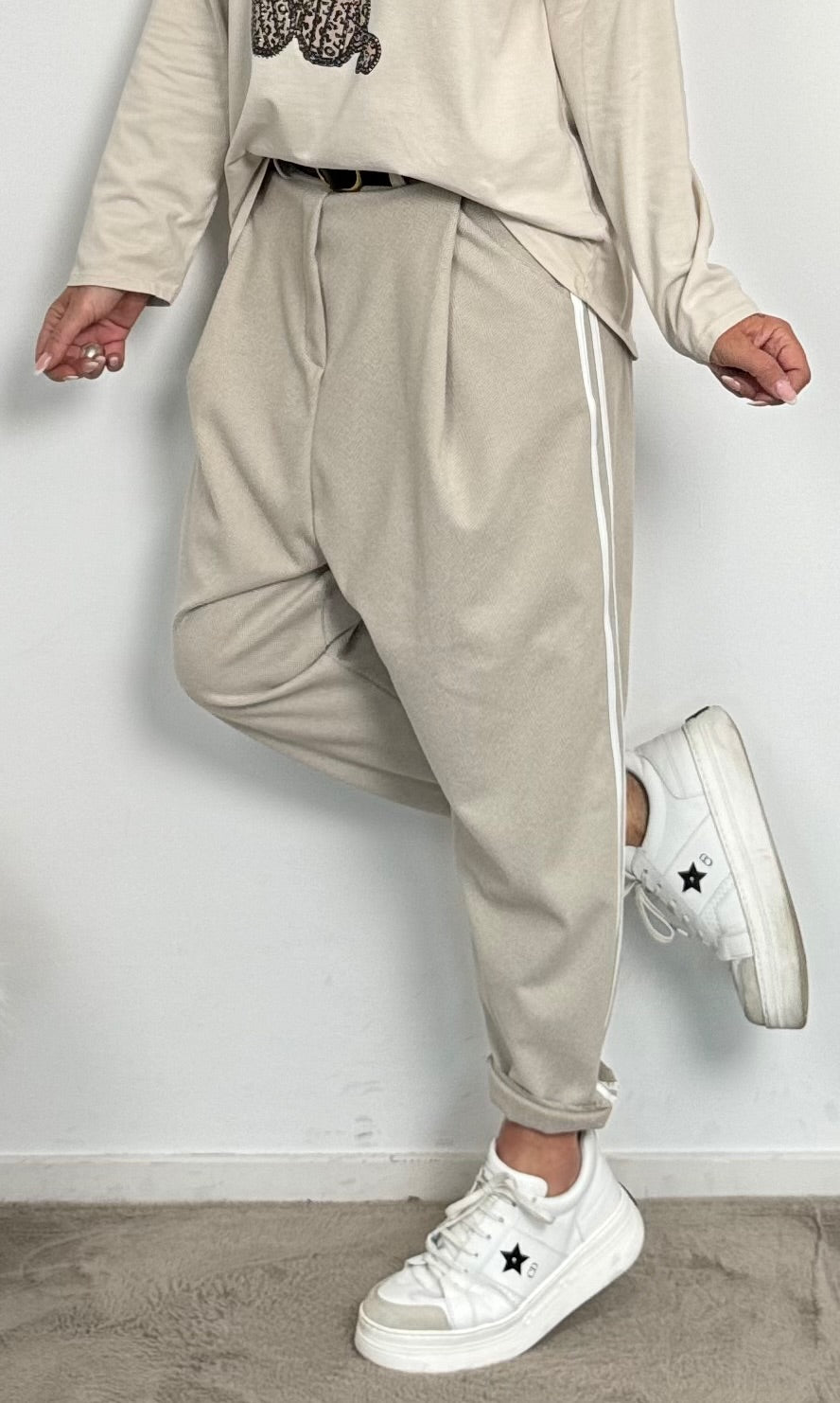 Baggy broek met zijstrepen "Rony" - beige (leverdatum ca. 10-08-2024)