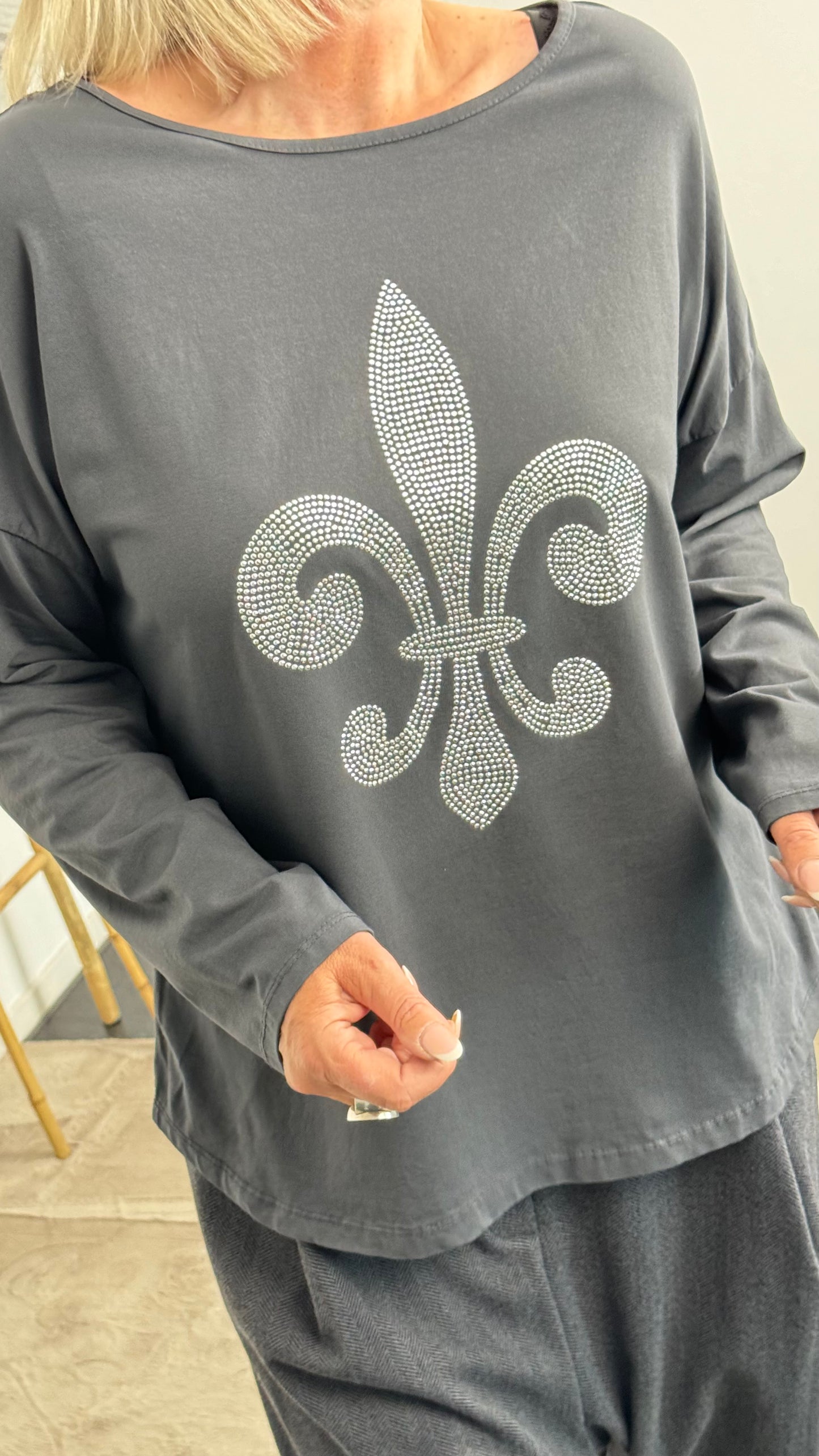 Shirt mit Glitzersteinchen "Fleur-de-lis" - anthrazit