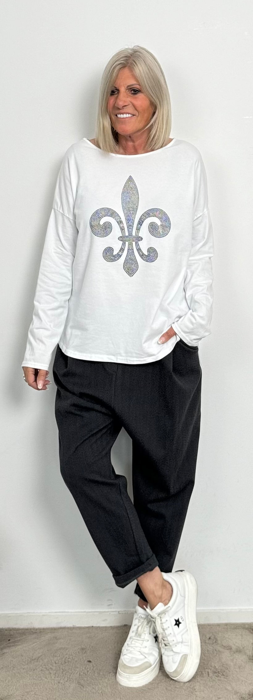 Shirt mit Glitzersteinchen "Fleur-de-lis" - weiss