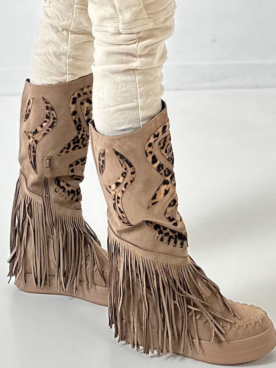 Boots with fringes model "Pocahontas" - taupe-leo
