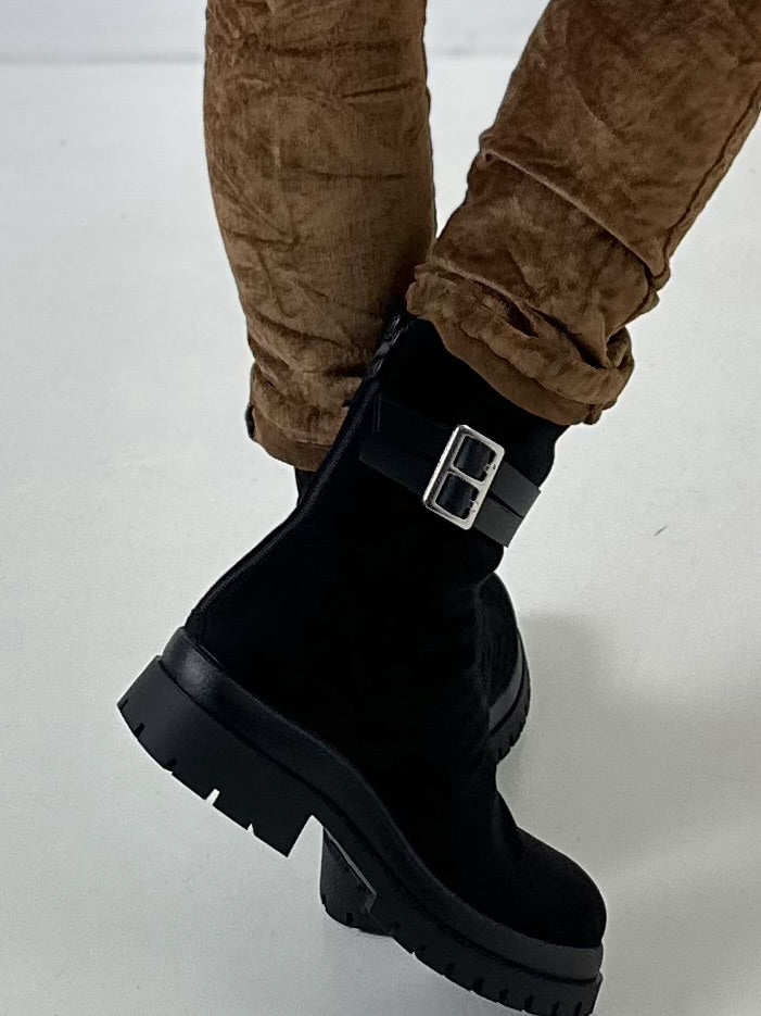 Bootie model "Buckle" - black