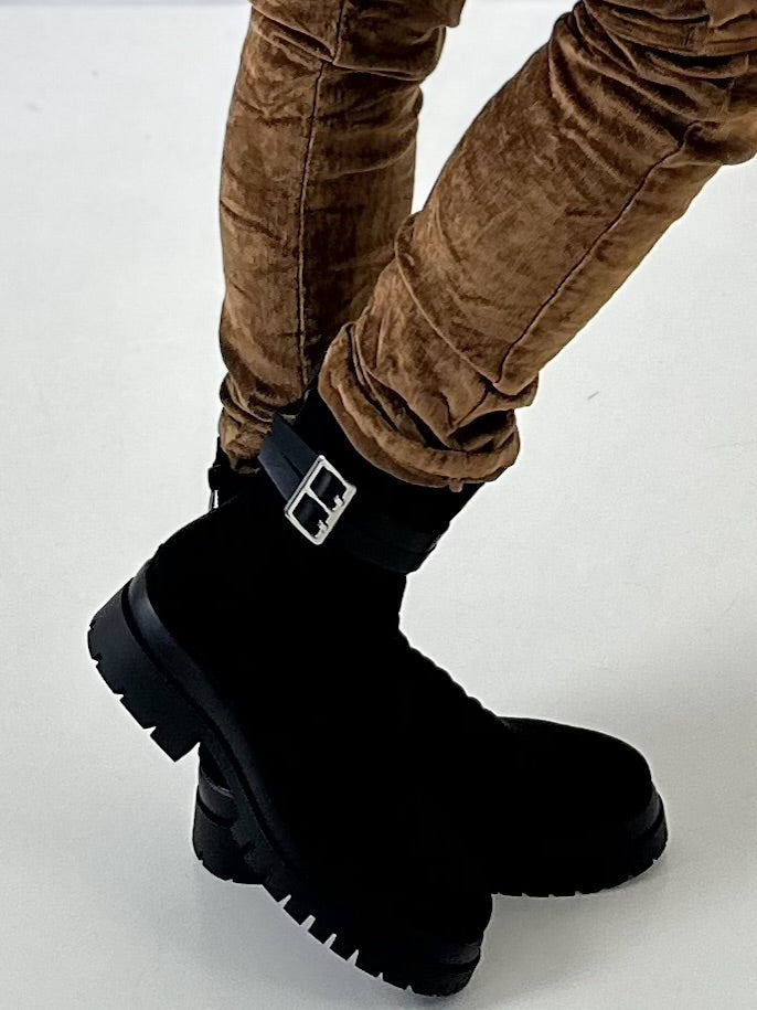 Bootie model "Buckle" - black