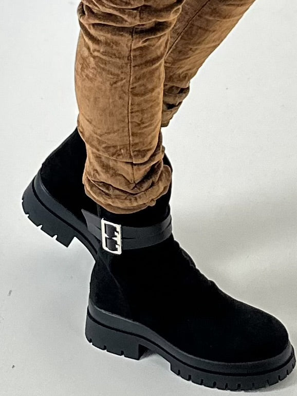 Bootie model "Buckle" - black