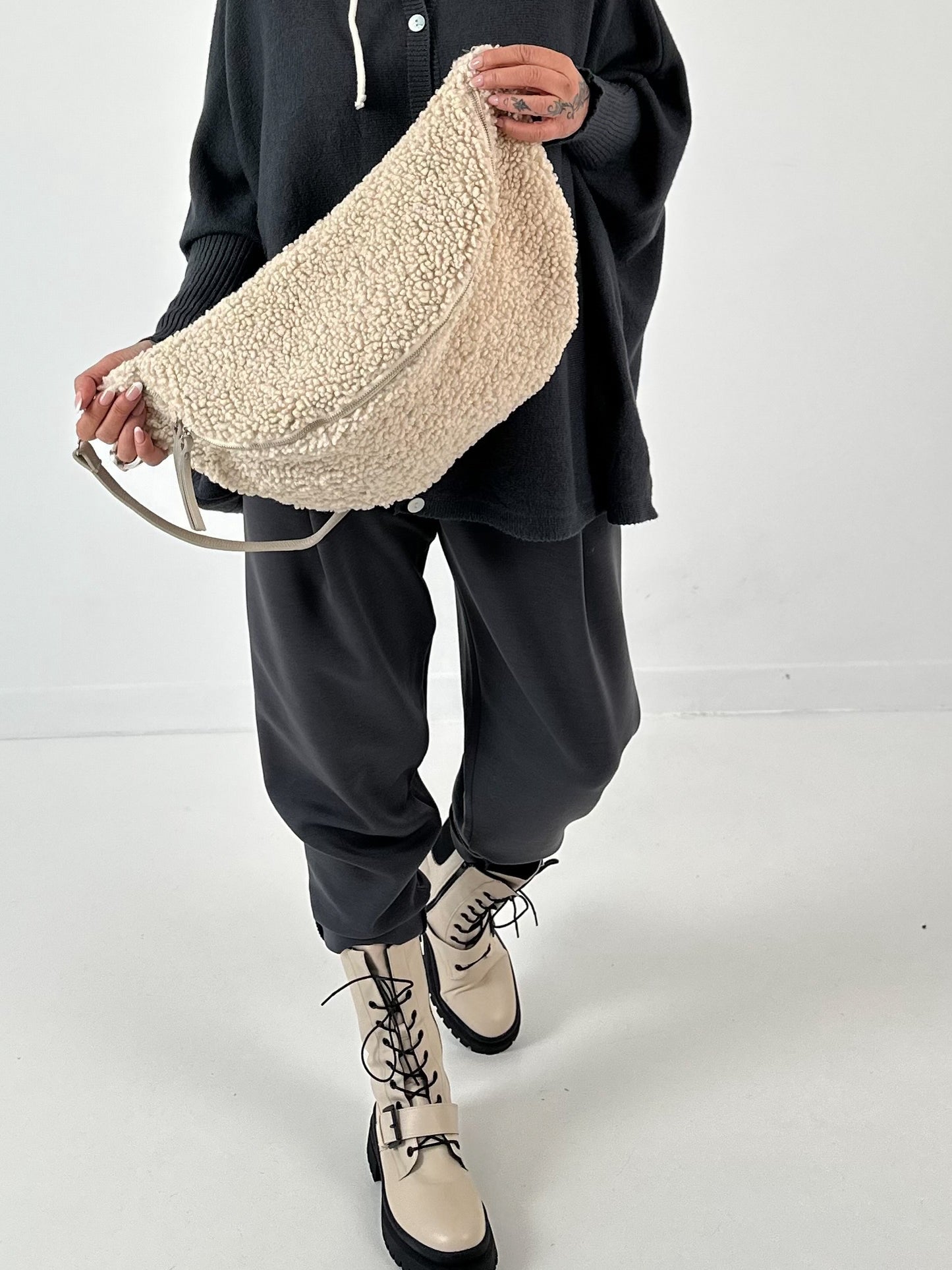 Crossbody bag model "Joell" - beige