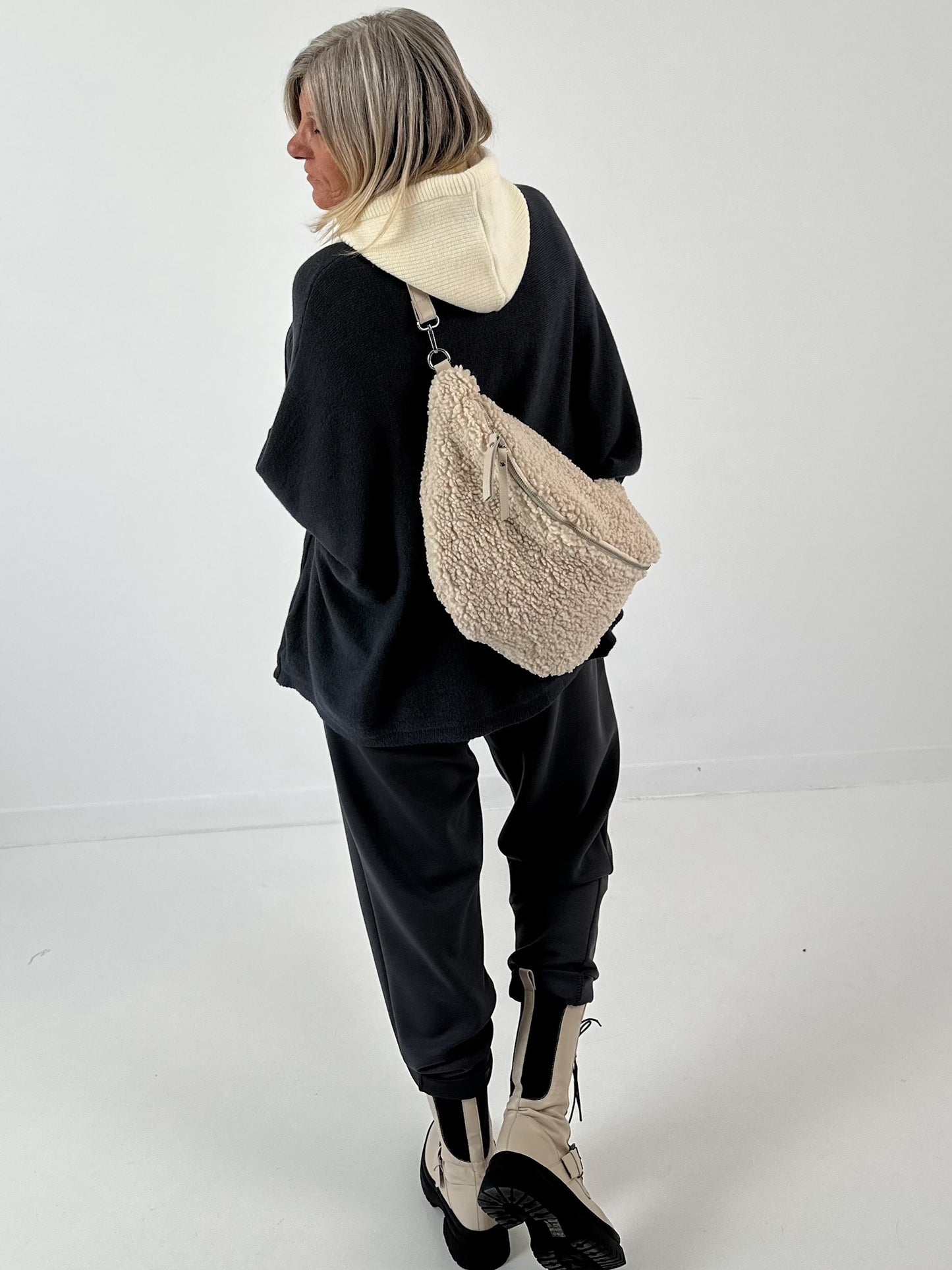 Crossbody bag model "Joell" - beige