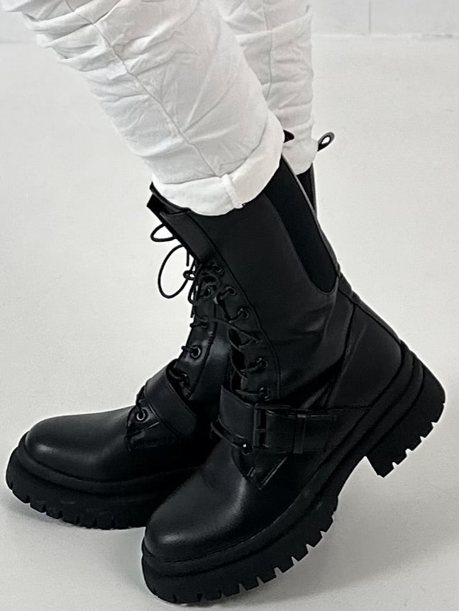 Bootie model "Buckle Down" - black