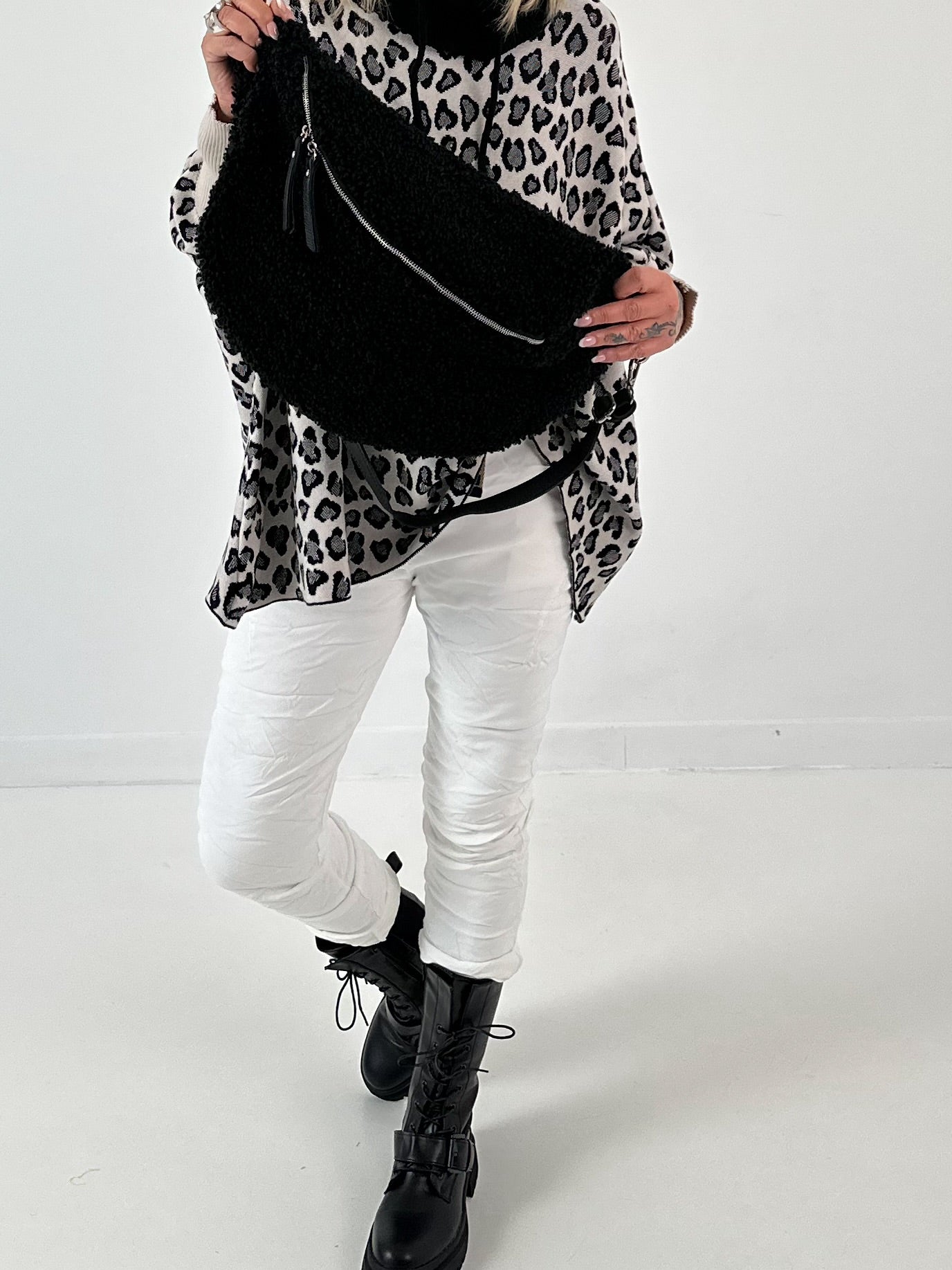 Crossbody bag model "Joell" - black