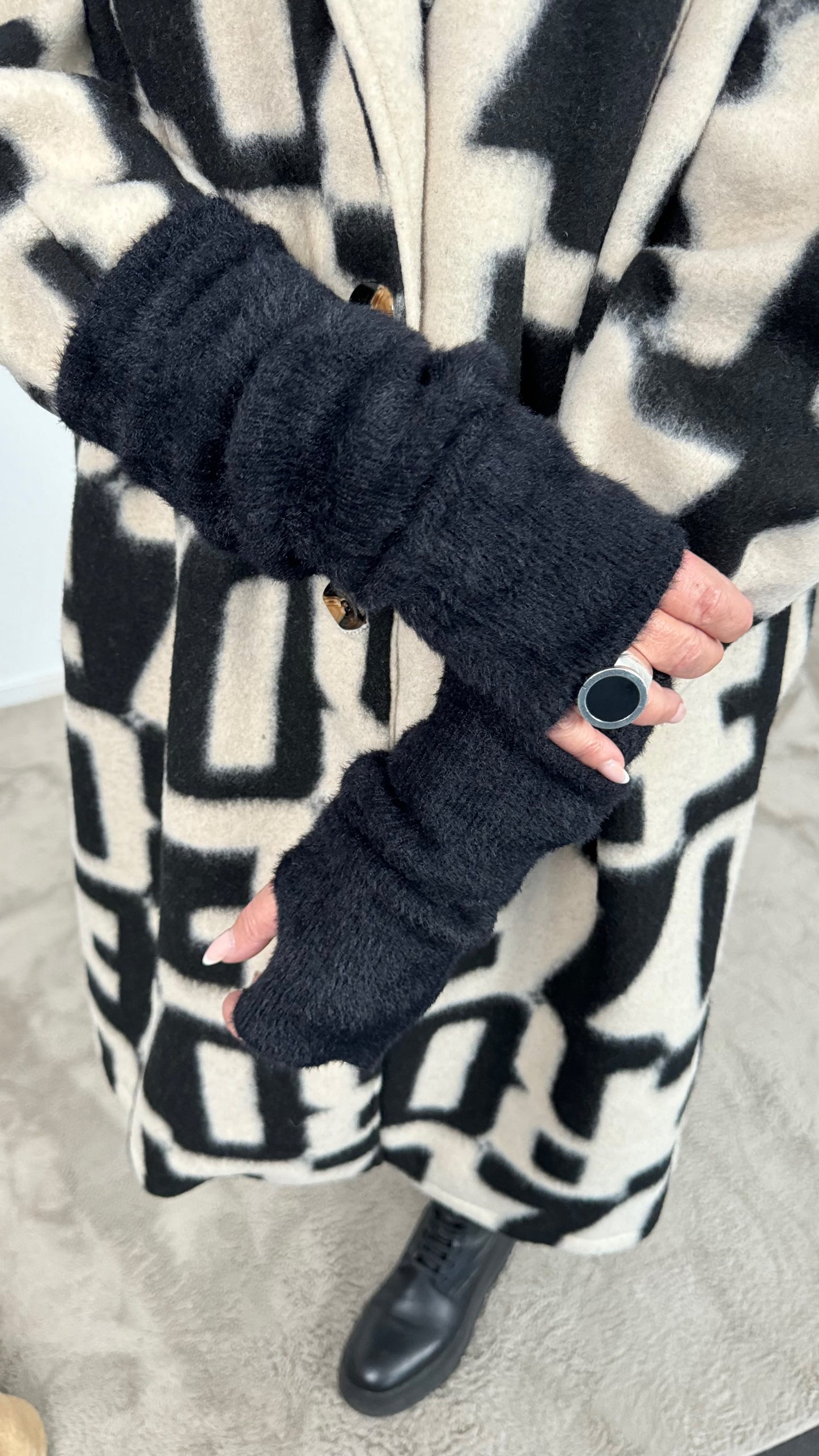 Hand warmers/wrist warmers "Tati" - black