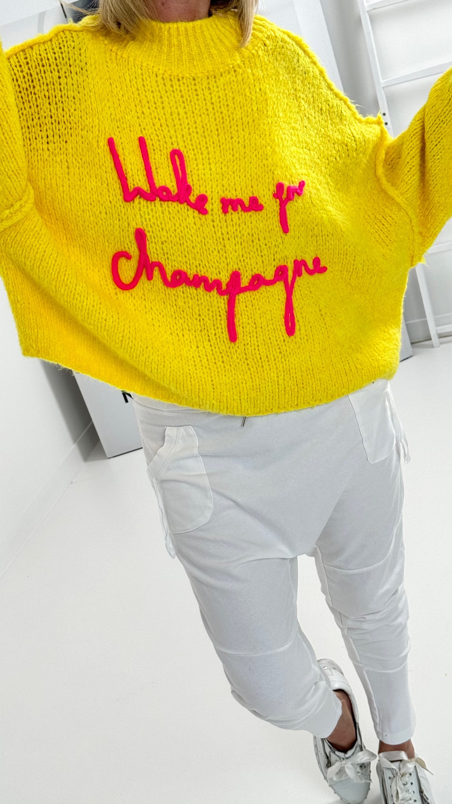 Sweatermodel "Wake me for champagne" - zonnig geel