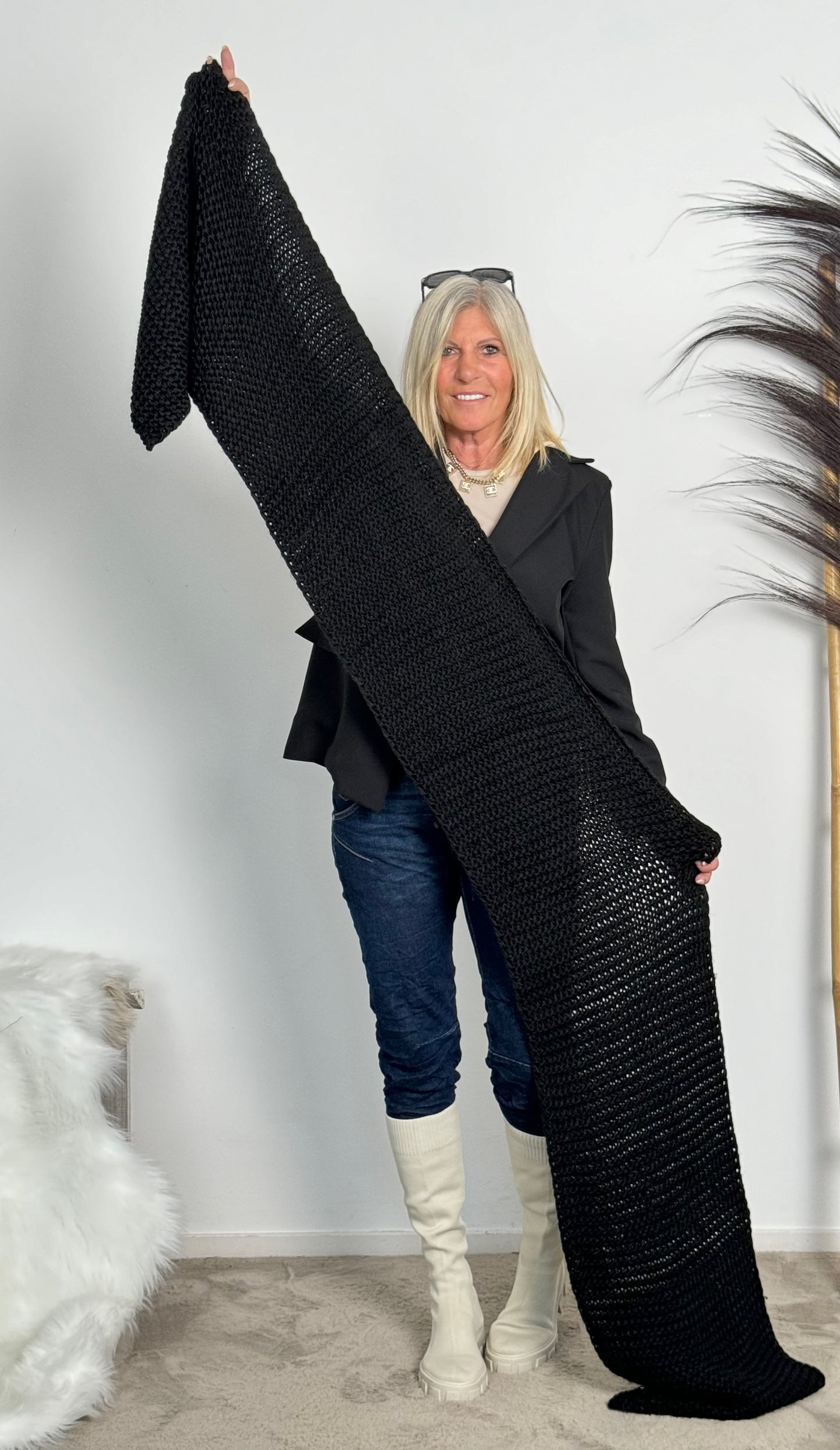 XXL chunky knit scarf "Holly" - black