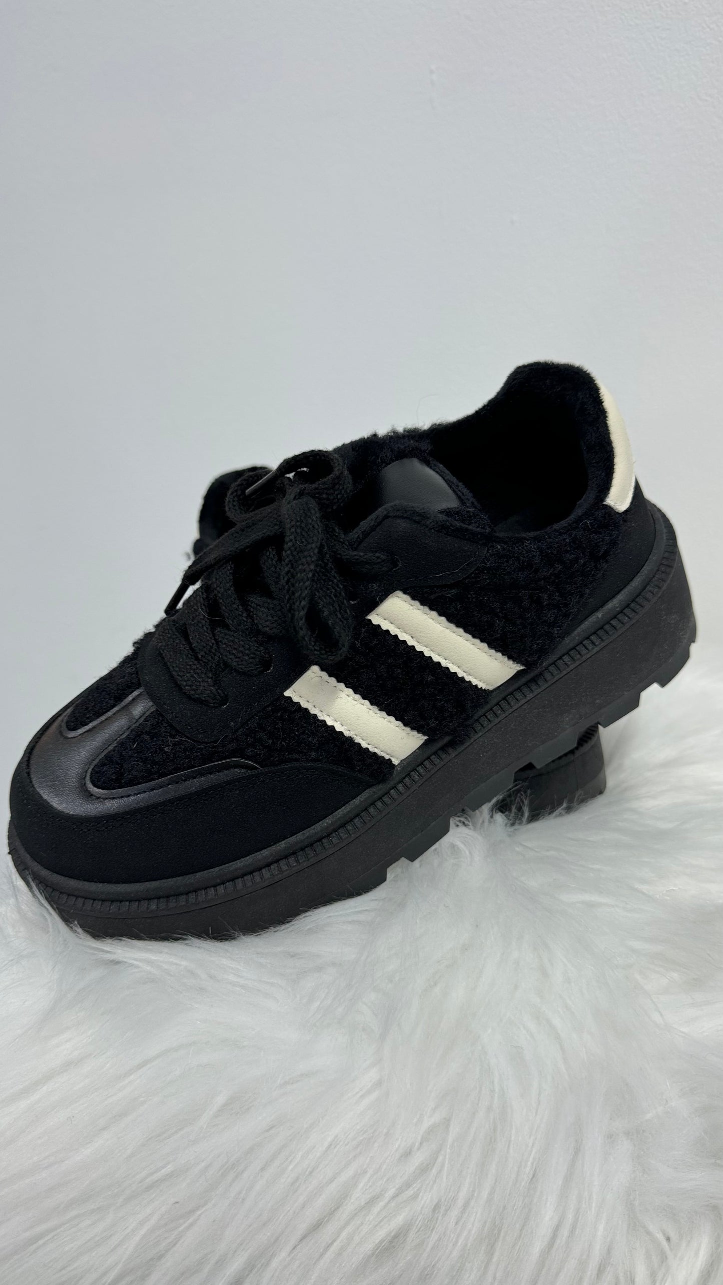 Sneaker with teddy fur "Nena" - black