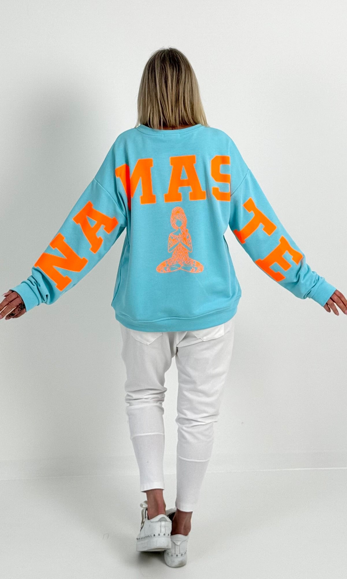 Sweatshirt model "Namaste" - turkoois-neon oranje