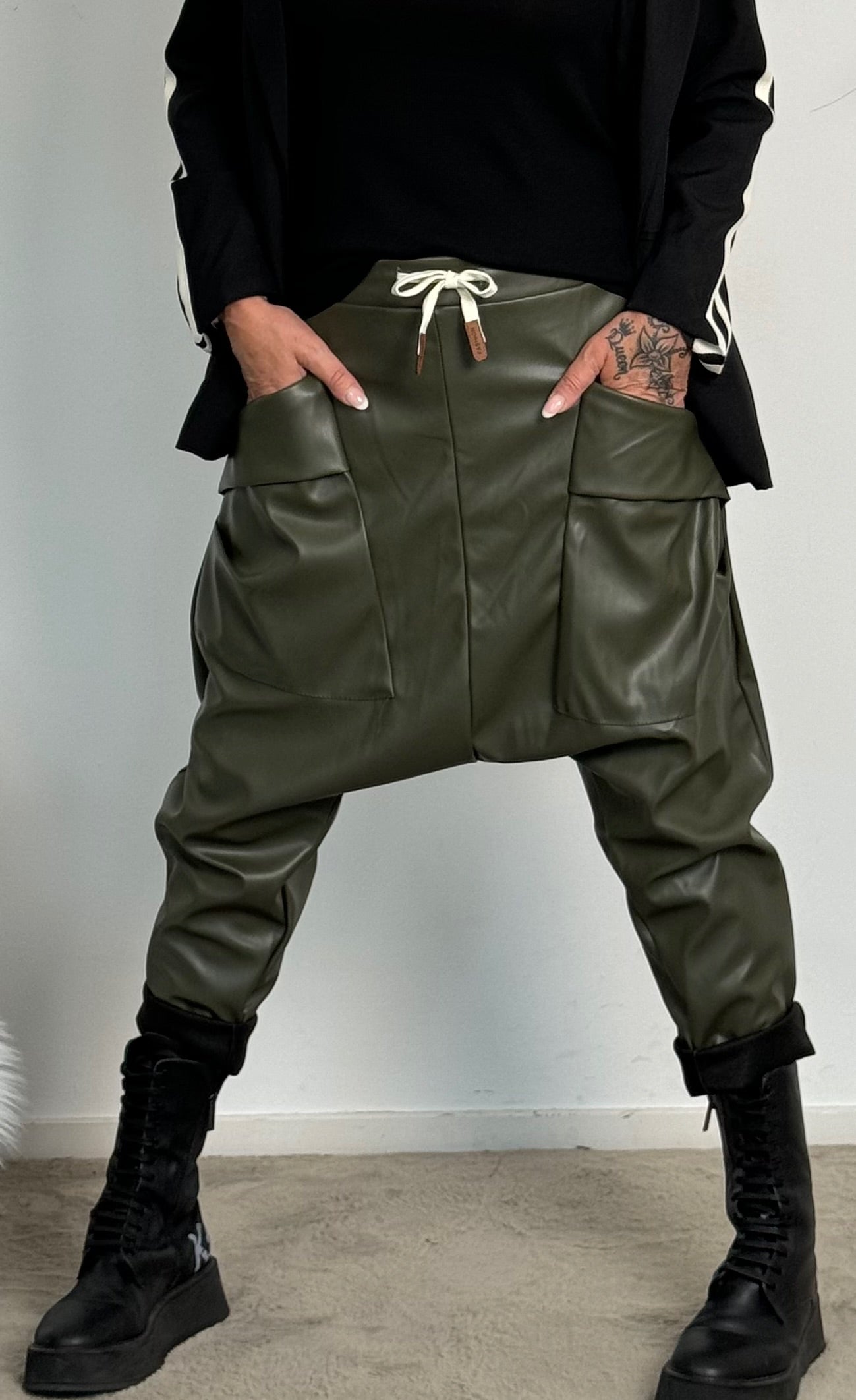 Imitation leather baggy trousers "Gorgina" - olive