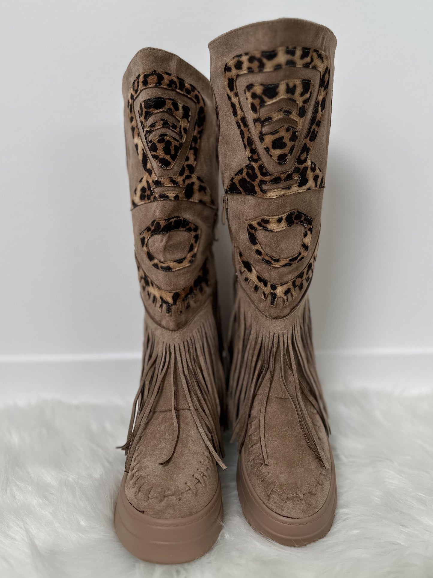 Boots with fringes model "Pocahontas" - taupe-leo