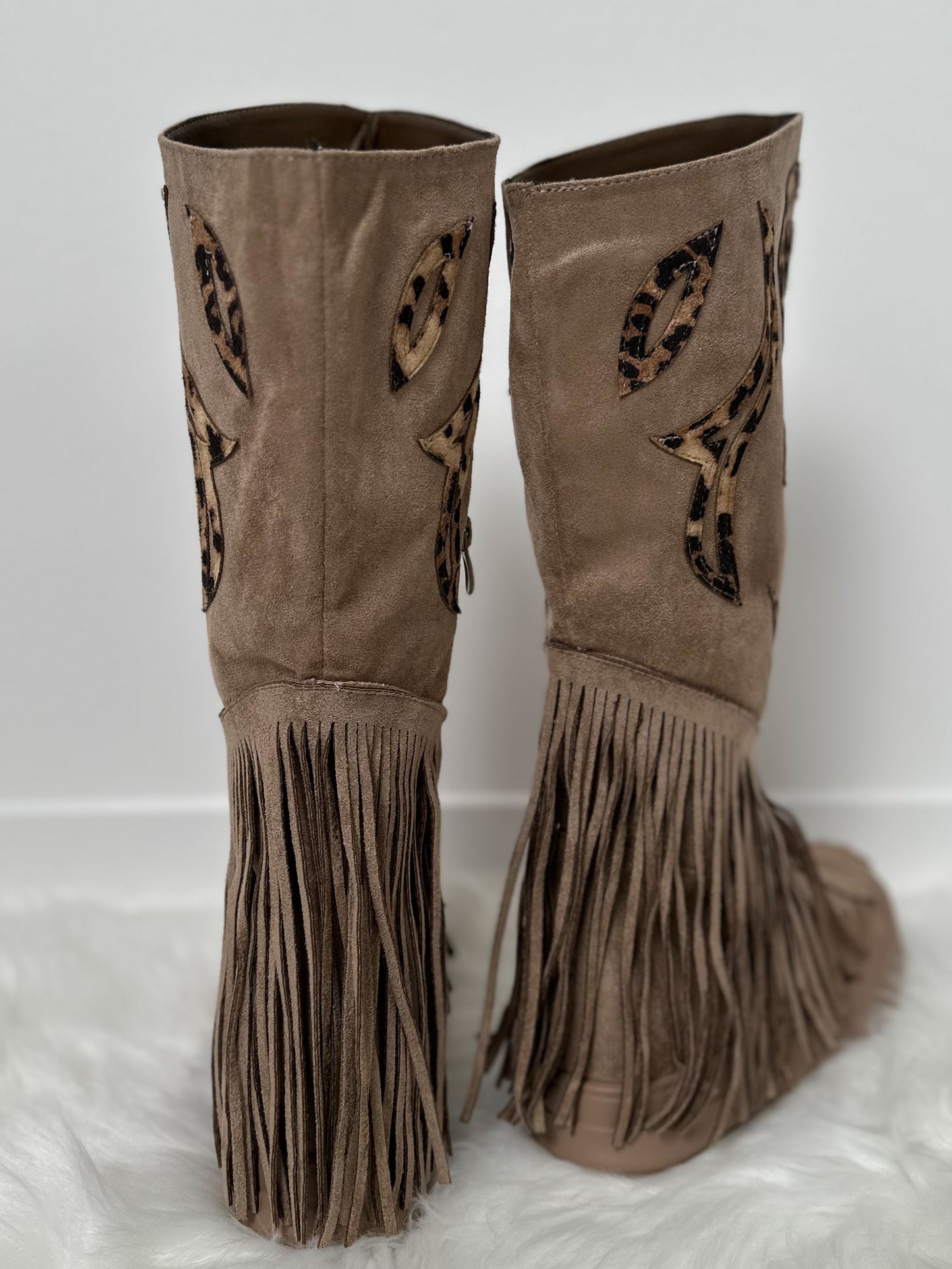 Boots with fringes model "Pocahontas" - taupe-leo