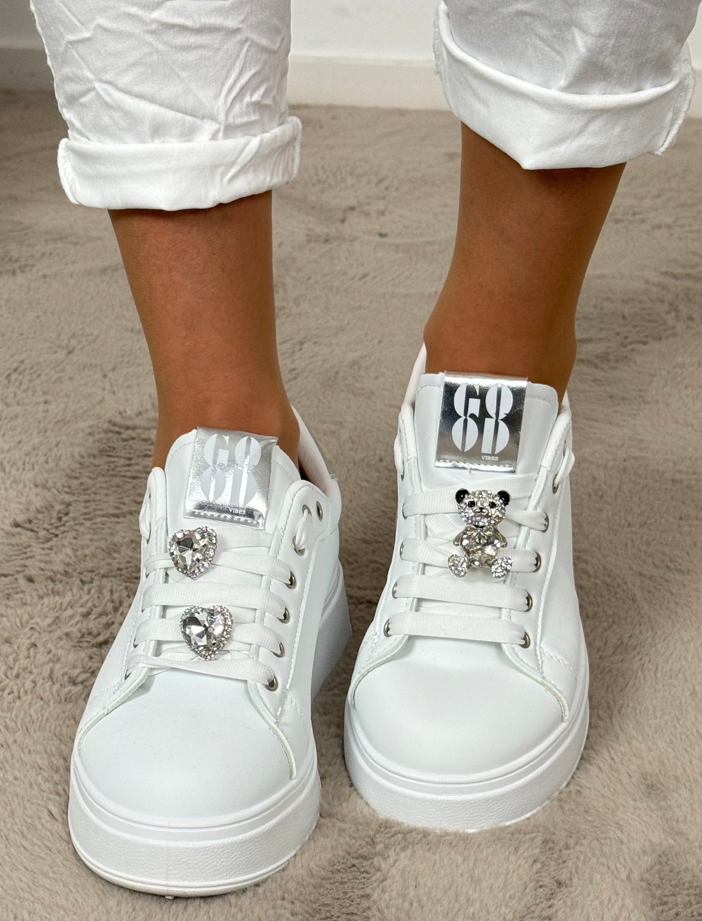 Sneaker with removable decorative elements "Cleo" - white