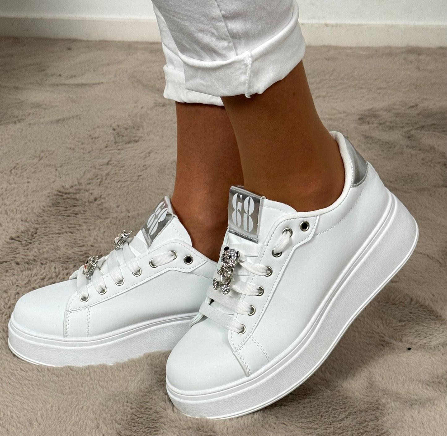 Sneaker with removable decorative elements "Cleo" - white