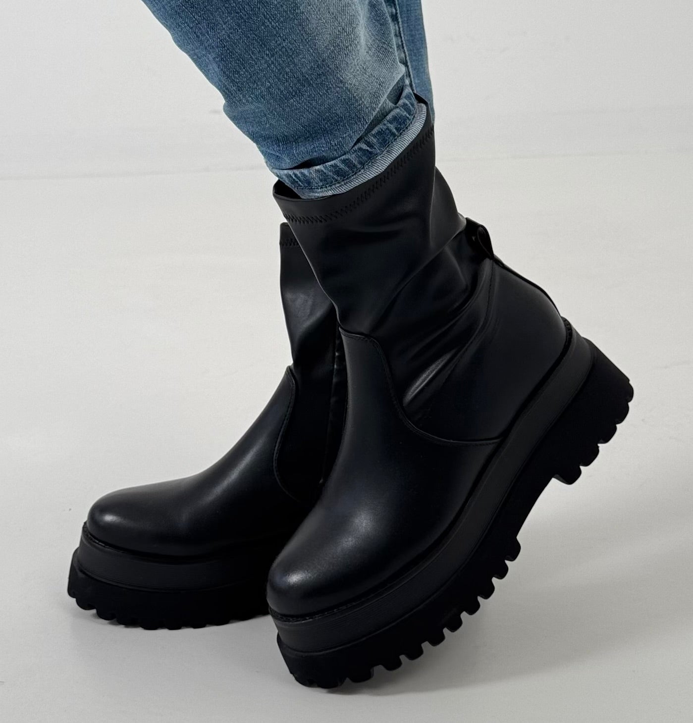 Bootie model "Grave Step" - black