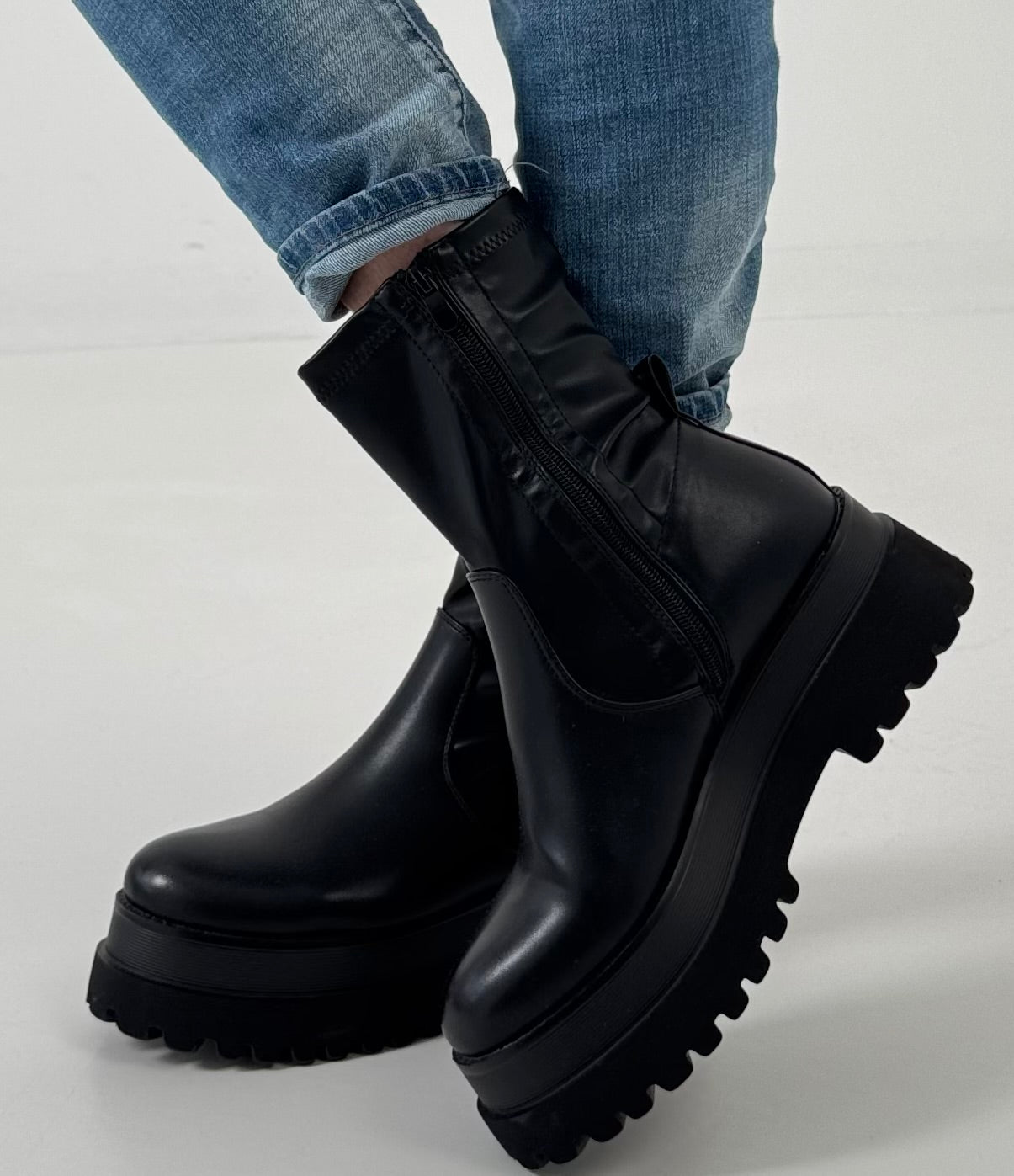 Bootie model "Grave Step" - black