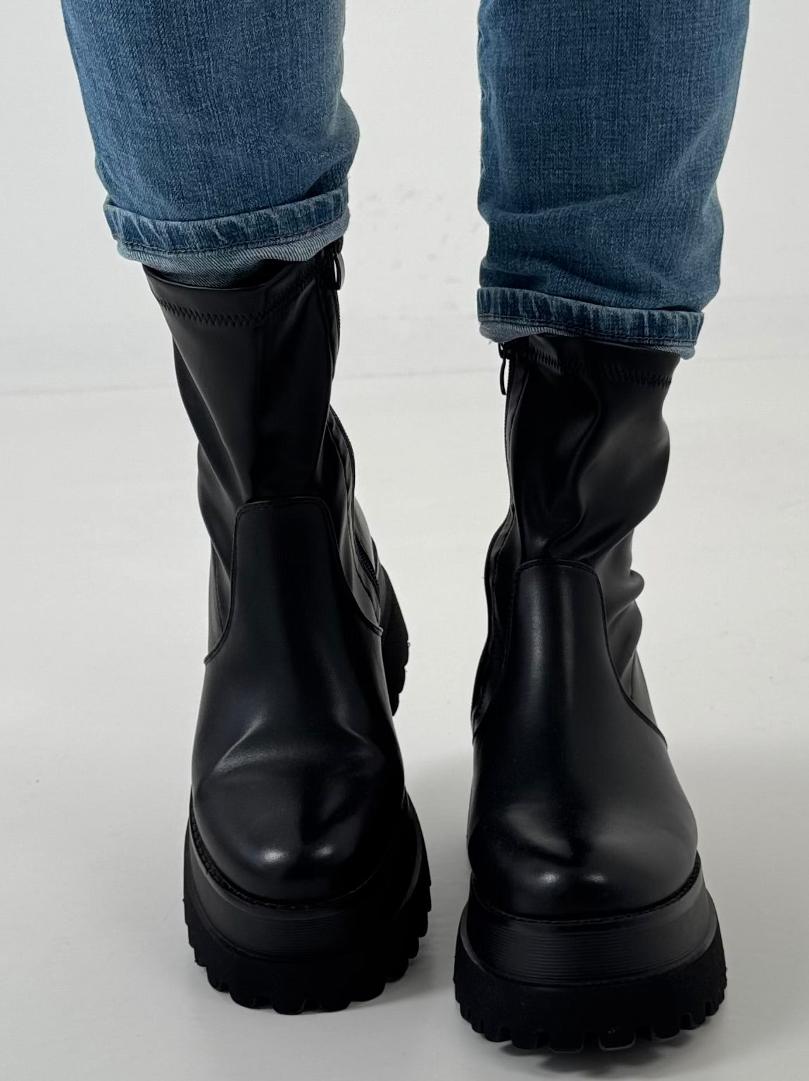 Bootie model "Grave Step" - black