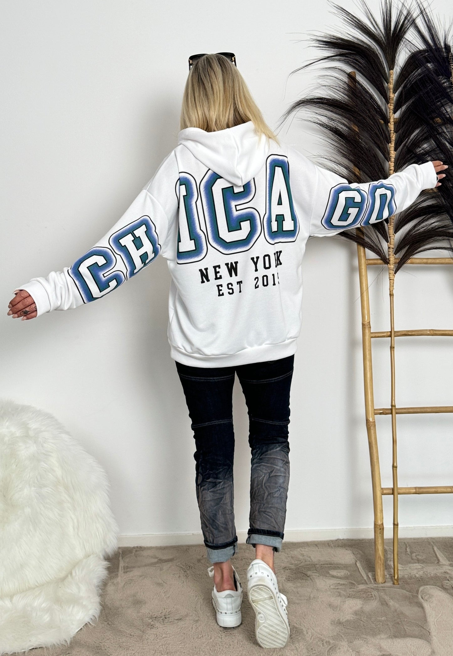 Hoodie with 3-D print "CHICAGO" - white