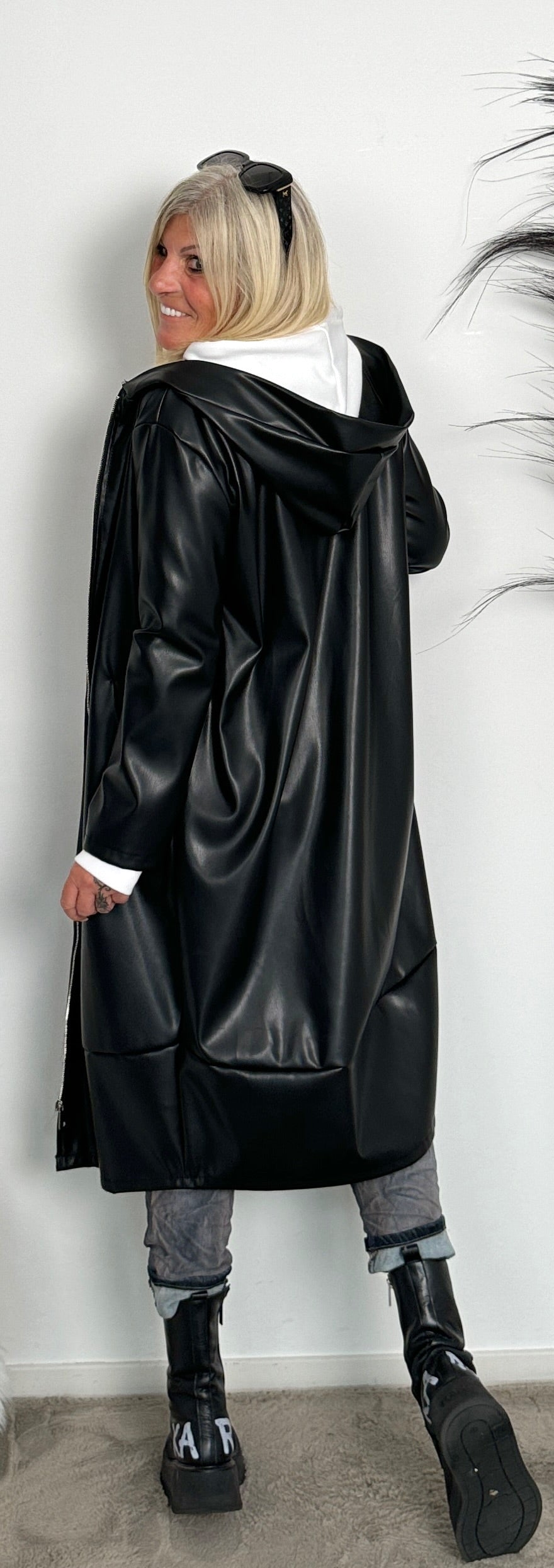 Coat with hood "Bonny" - black