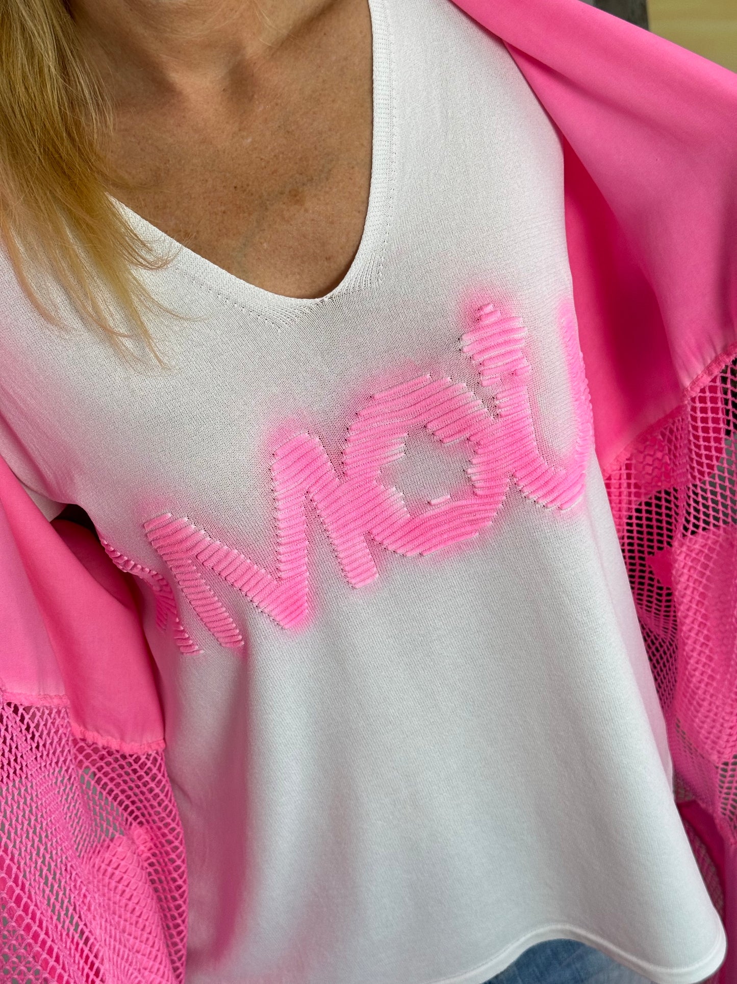 Shirt mit besprühtem 3-D Druck "Amour" - weiss-pink