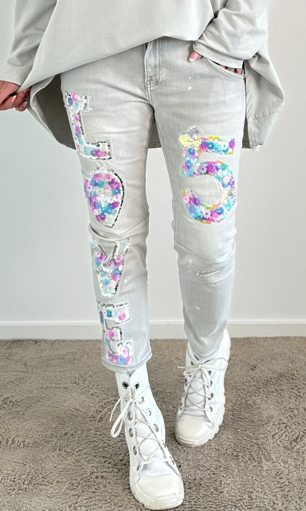 Jeans Hose mit vielen trendigen Details Modell "Jule" - hellgrau