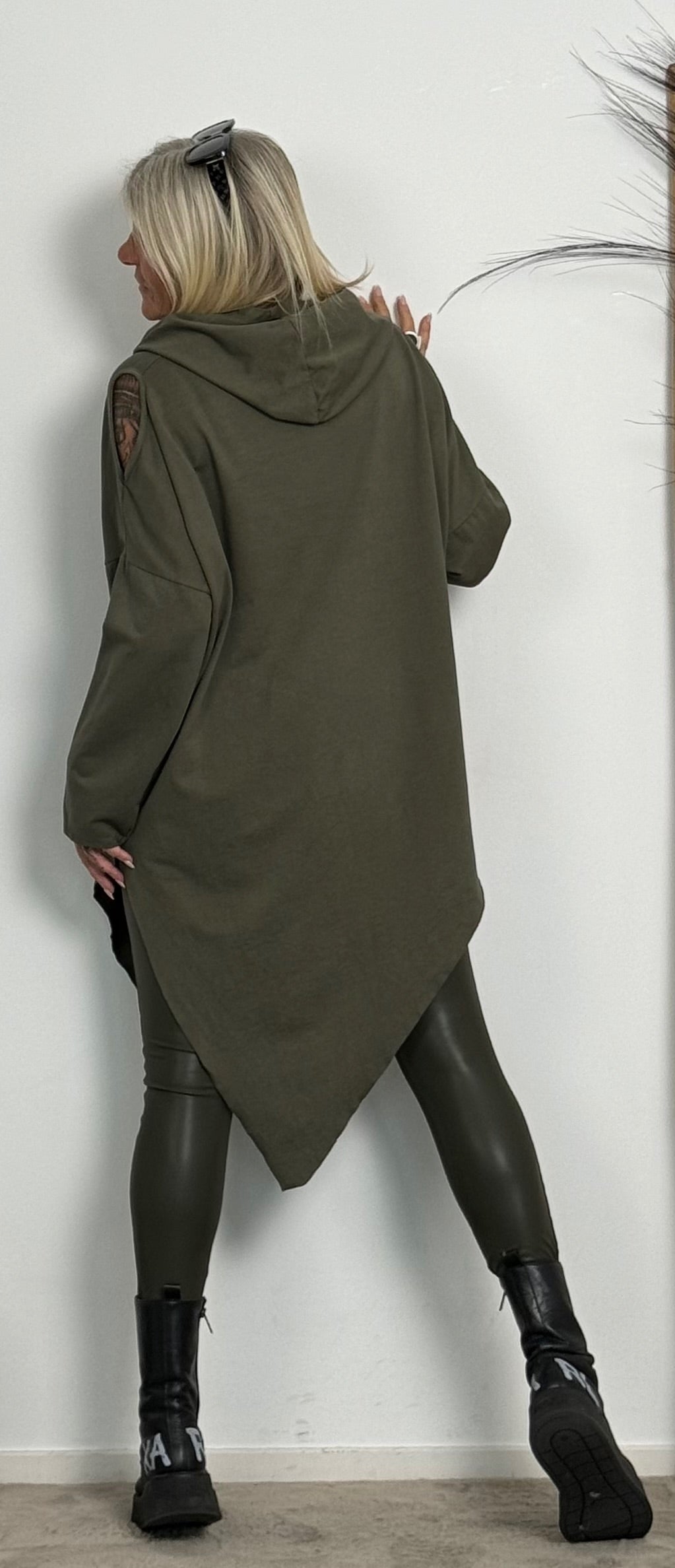 Asymmetrischer Hoodie "Kreuz" - khaki