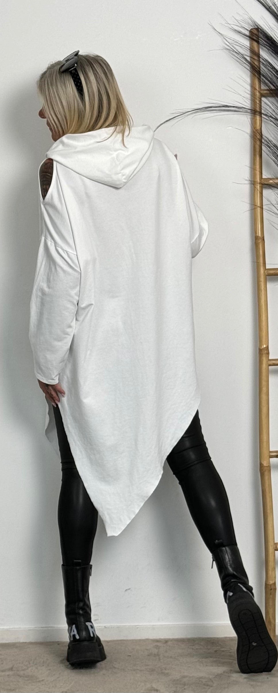 Asymmetrischer Hoodie "Kreuz" - weiss