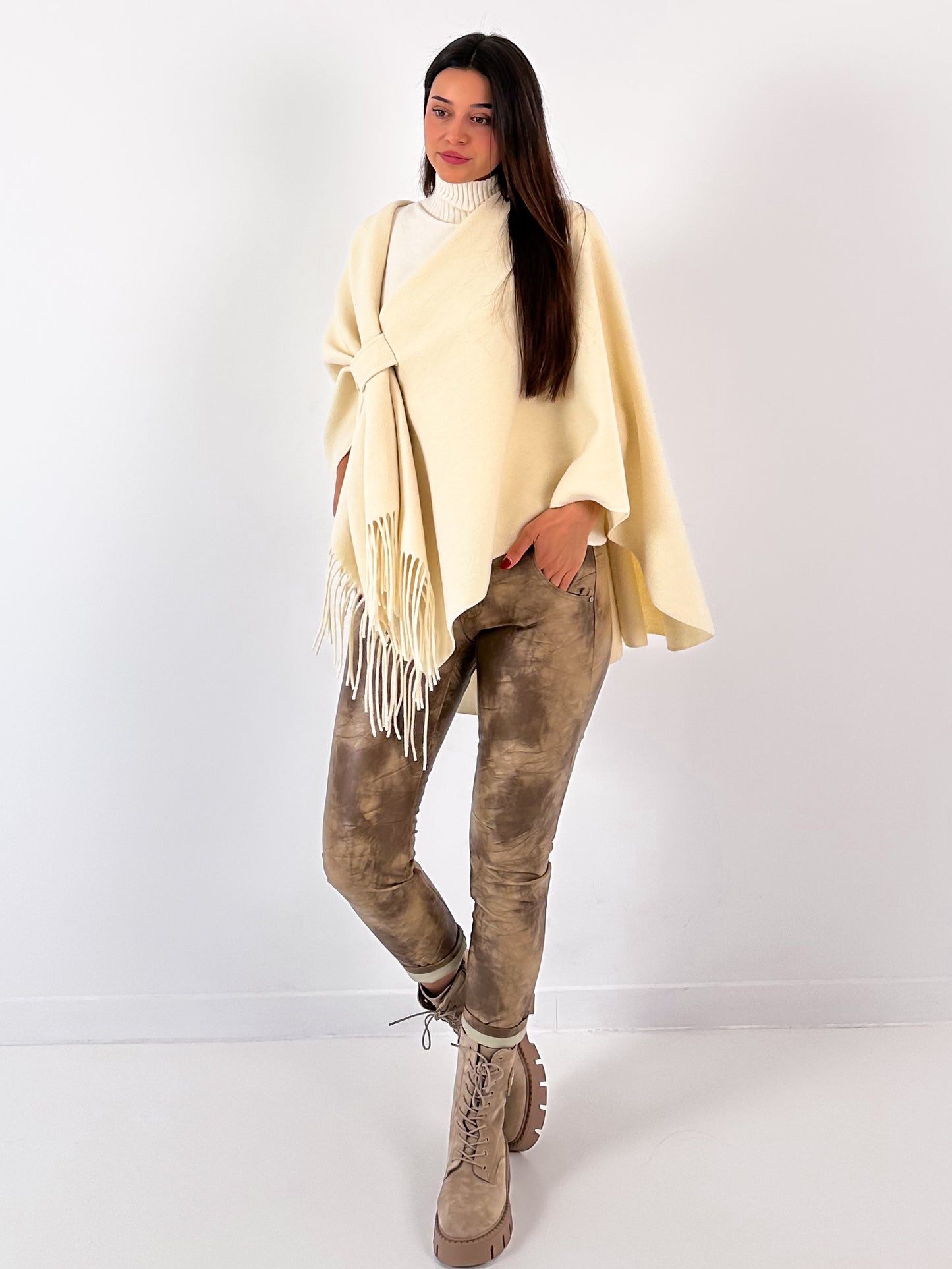 Poncho/Throw model "The Poncho" - ecru