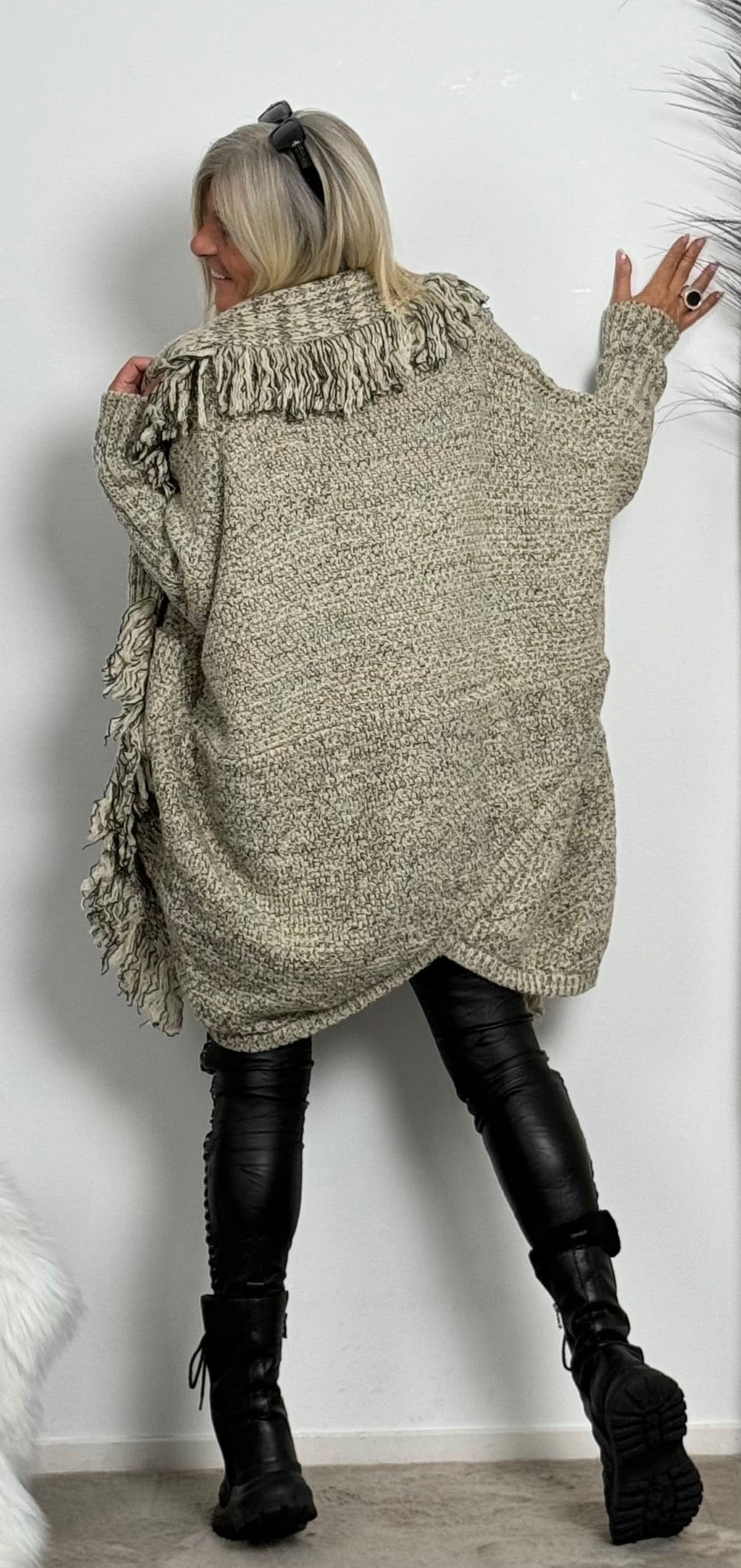 Strickjacke mit Fransen "Over" - beige-meliert