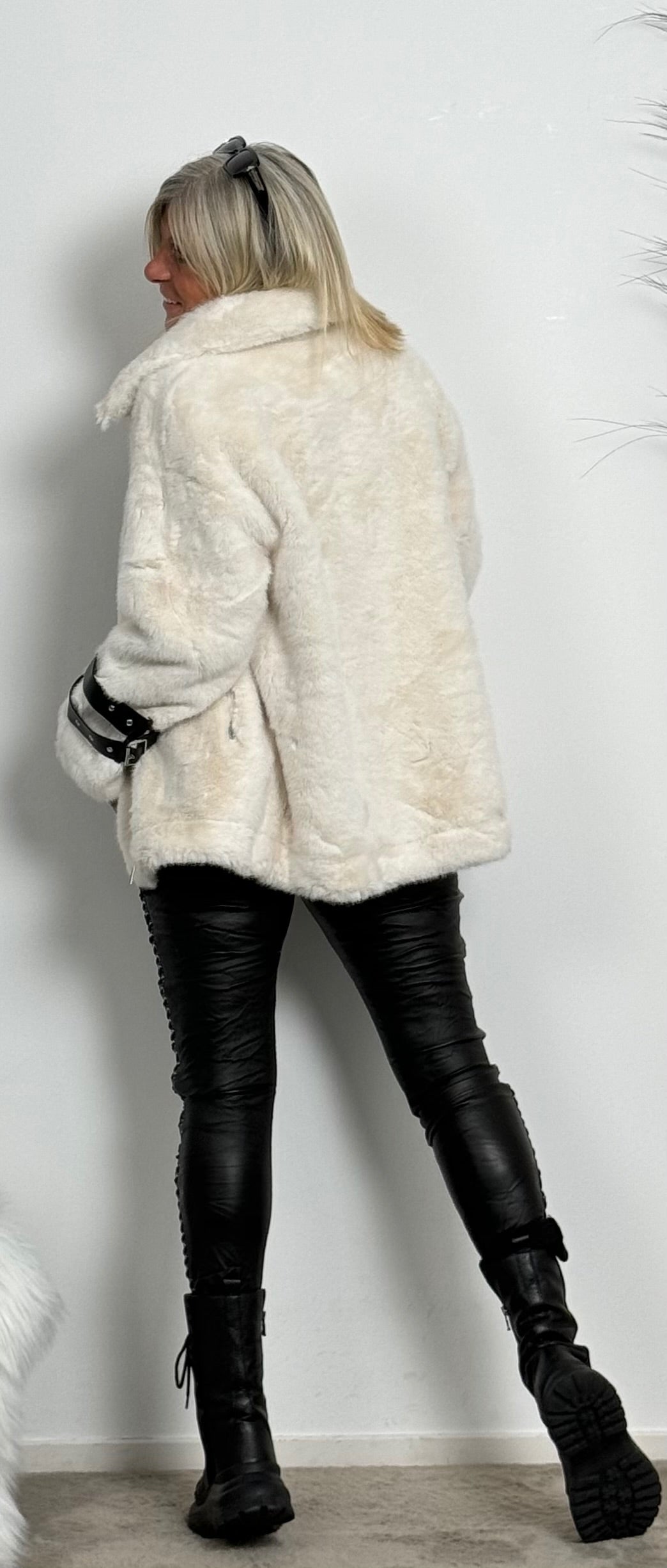 Faux fur jacket with zipper "Angelina" - offwhite