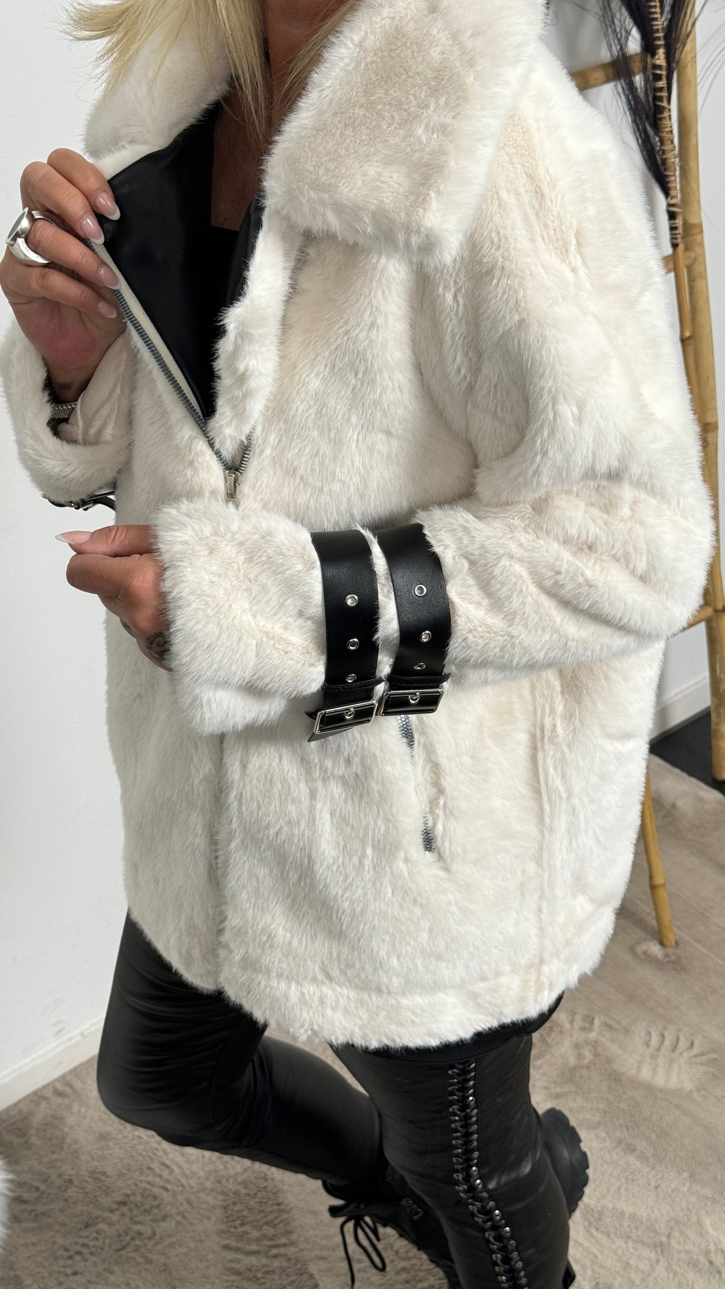 Faux fur jacket with zipper "Angelina" - offwhite